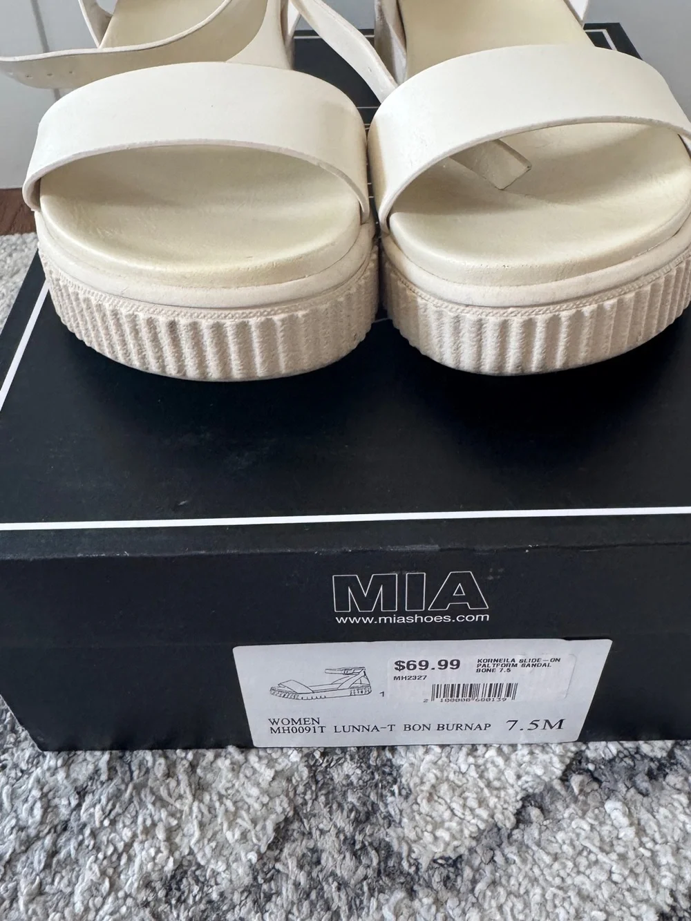 EUC MIA Women's Bone Platform Sandals - T-Strappy Buckle Design
